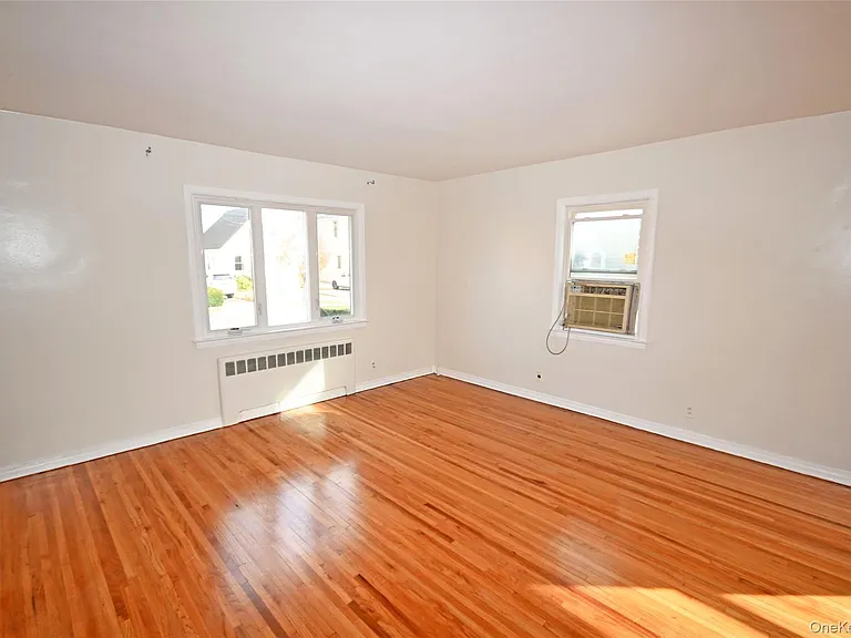 1047 N 7th St #WHOLE HOUSE — Photo 4