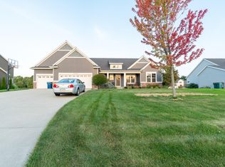 12946 Sweetbriar Dr, Grand Haven, MI 49417