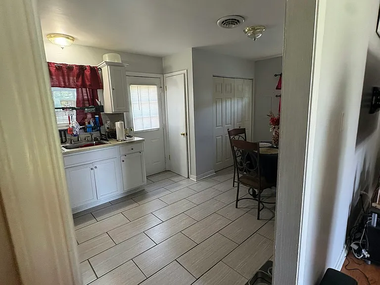 4713 Craddock Ave — Photo 7