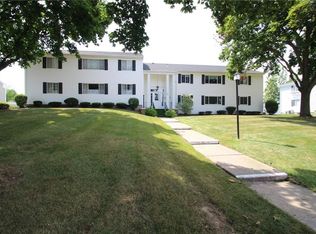 26 Colonial Pkwy APT B, Pittsford, NY