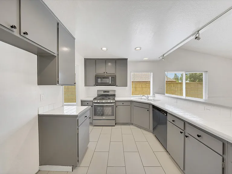 7750 Perlite Ave — Photo 5