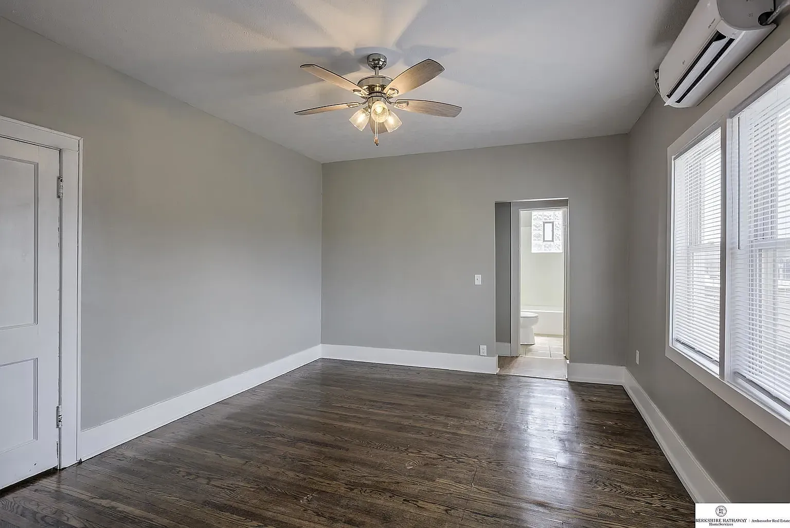 4915 Davenport St — Photo 2
