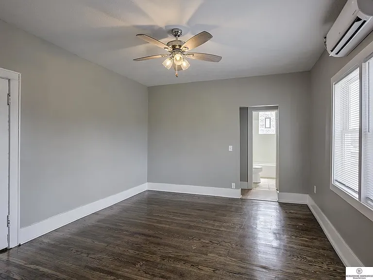 4915 Davenport St #6 — Photo 2
