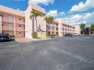 180 Turtle Lake Ct APT 211, Naples, FL 34105
