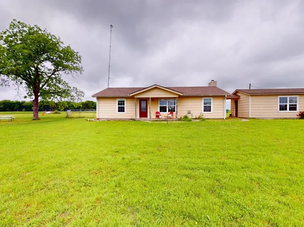 2851 Fm 339, Mount Calm, TX 76673