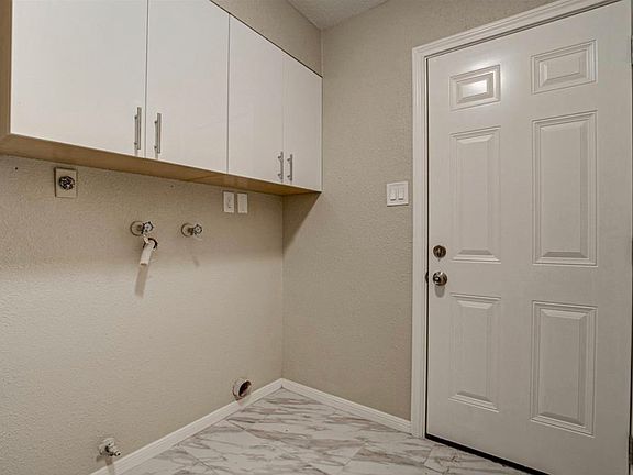 5th image of 7527 Oak Village Dr House 1