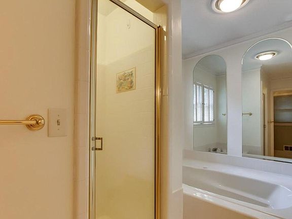 Master Bath w/ jetted tub and shower