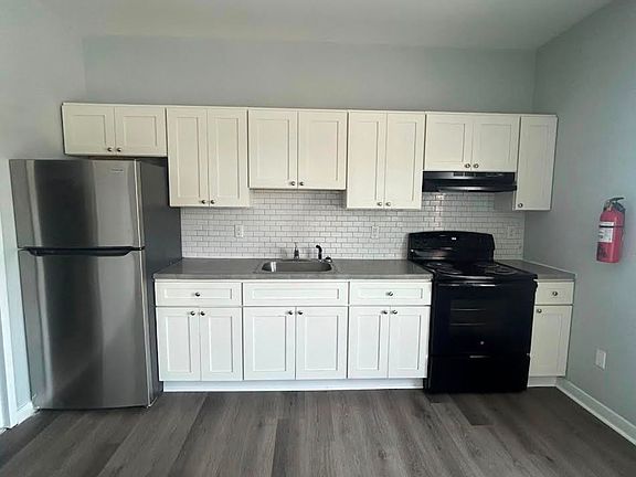 4th image of 146 Hamilton Ave APT 203