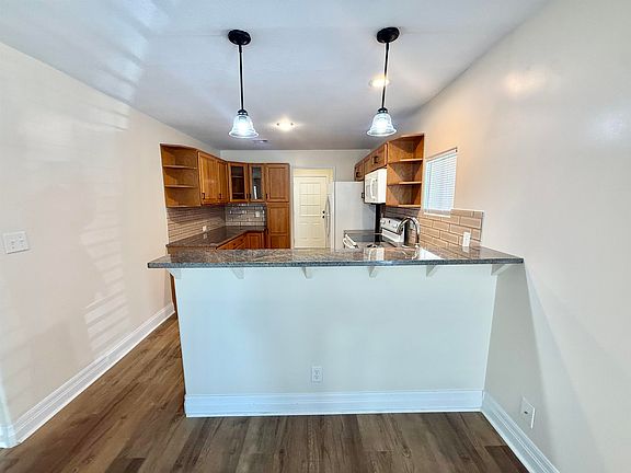 3rd image of 526 W Main St