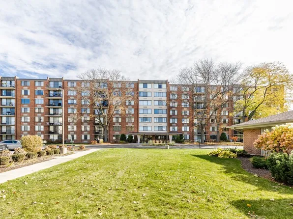 2000 Saint Regis Dr APT 6C, Lombard, IL 60148