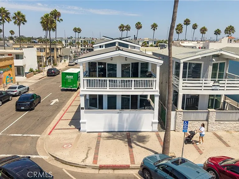 2214 W Oceanfront #A — Photo 2