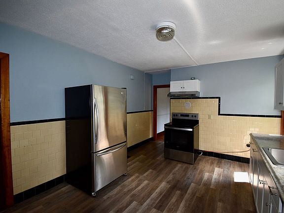 3rd image of 16 Cherry St APT 2