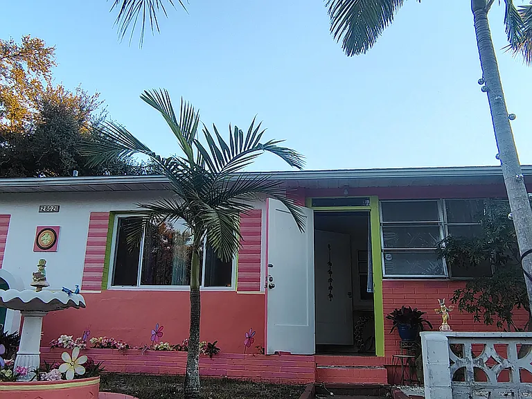 2802 Clinton St S — Photo 8