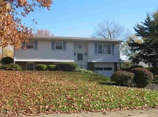 60 Hillcrest Dr, Clinton, IL 61727