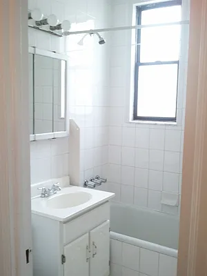 Rented by Aidonis Realty | media 11