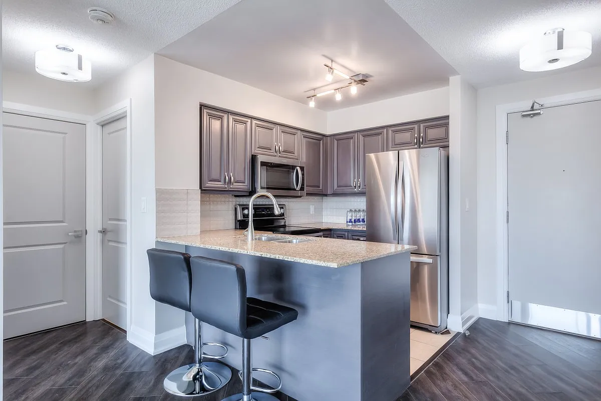 Building Photo - 18 Valley Woods Rd #606