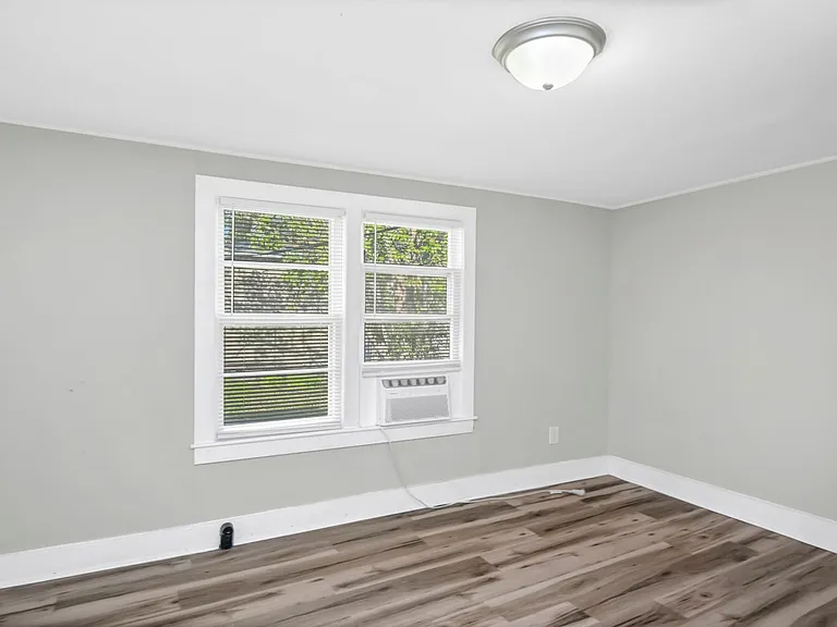 203 Augusta St — Photo 25
