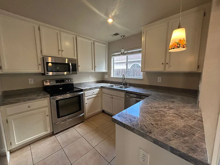 2924 Merle Ave — Photo 10