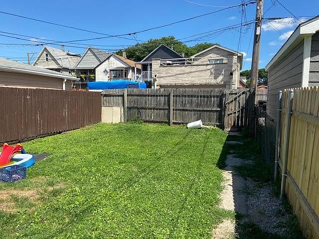 2nd image of 532 W 45th Pl