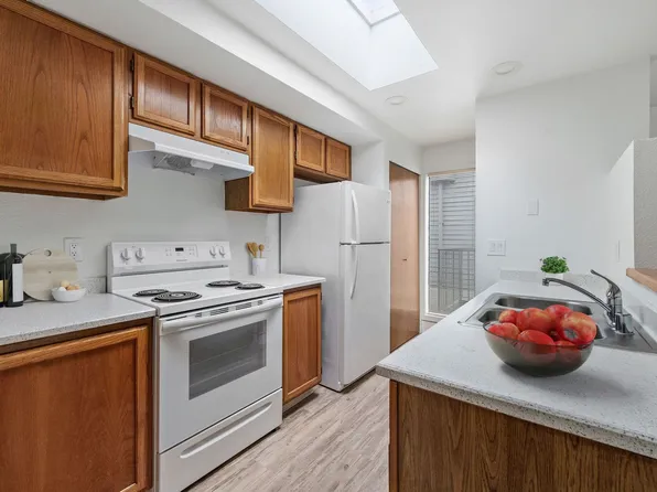 Bellevue One Condo Apartments, 11249 NE 36th Pl #7-734, Bellevue, WA 98004
