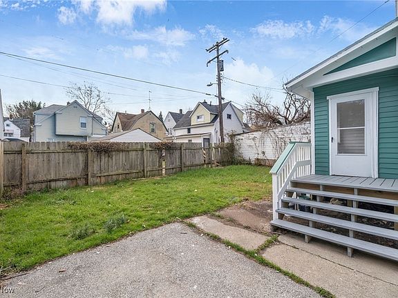 3rd image of 3855 W 42nd St