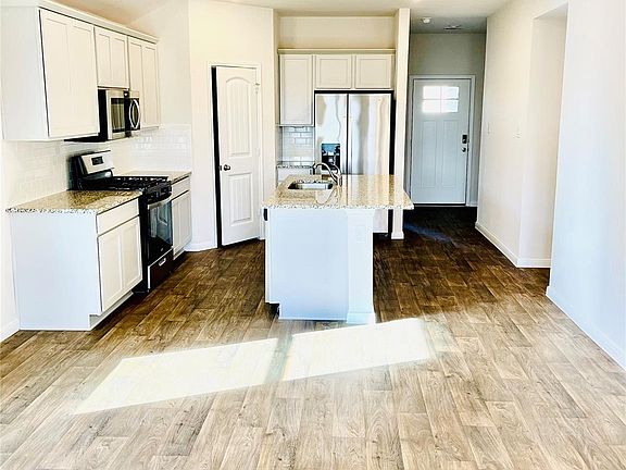 2nd image of 1420 London Way