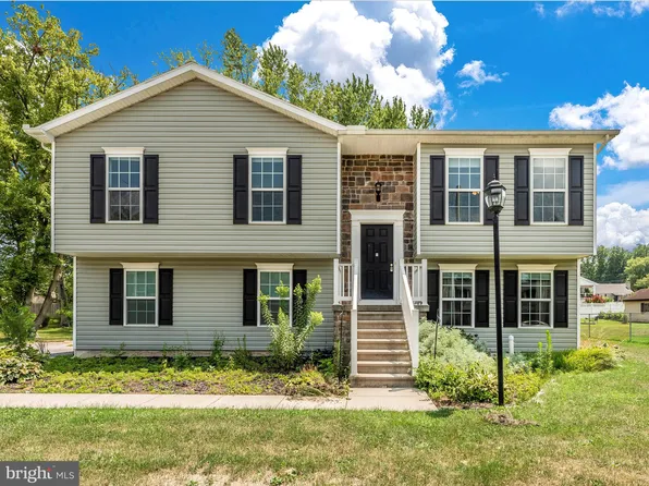 22 Earl St, Hanover, PA 17331