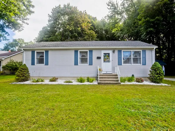 30 Dale St, Holyoke, MA 01040