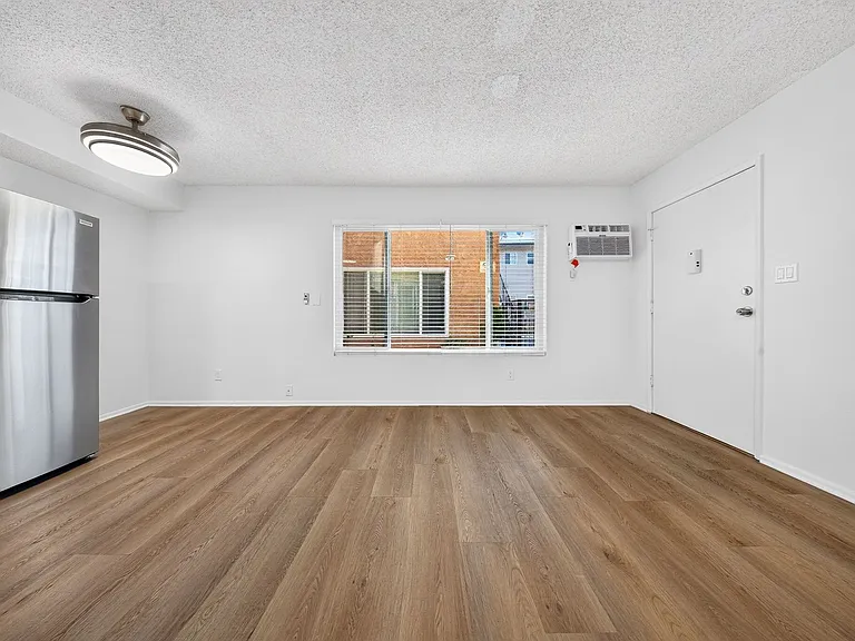 5708 Tujunga Ave — Photo 37