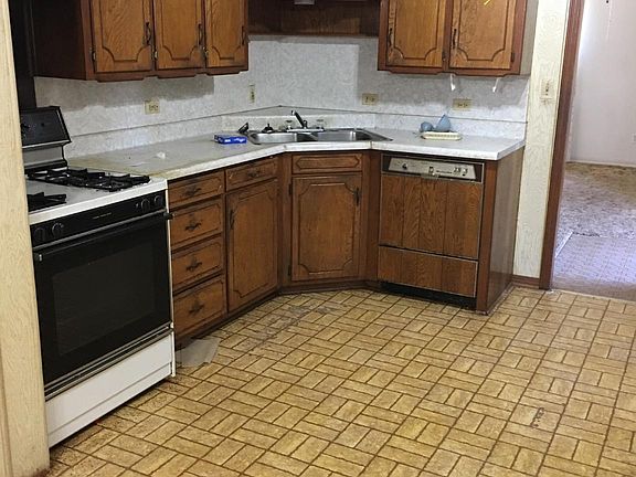 2nd image of 4516 SE 25th St