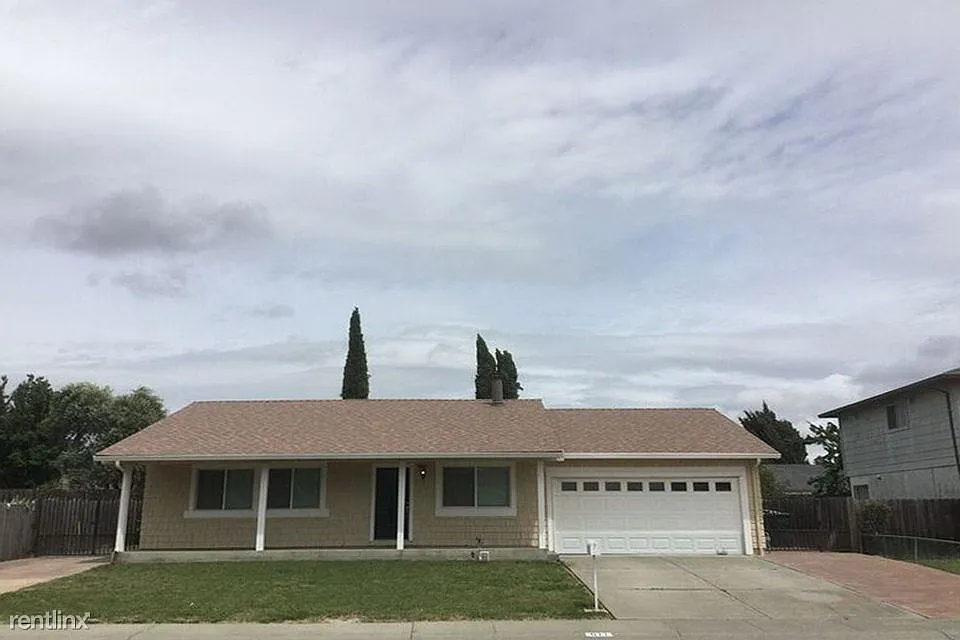 611 Hummingbird Way photo 1