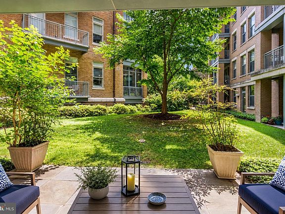 3rd image of 2425 L St NW Unit 211