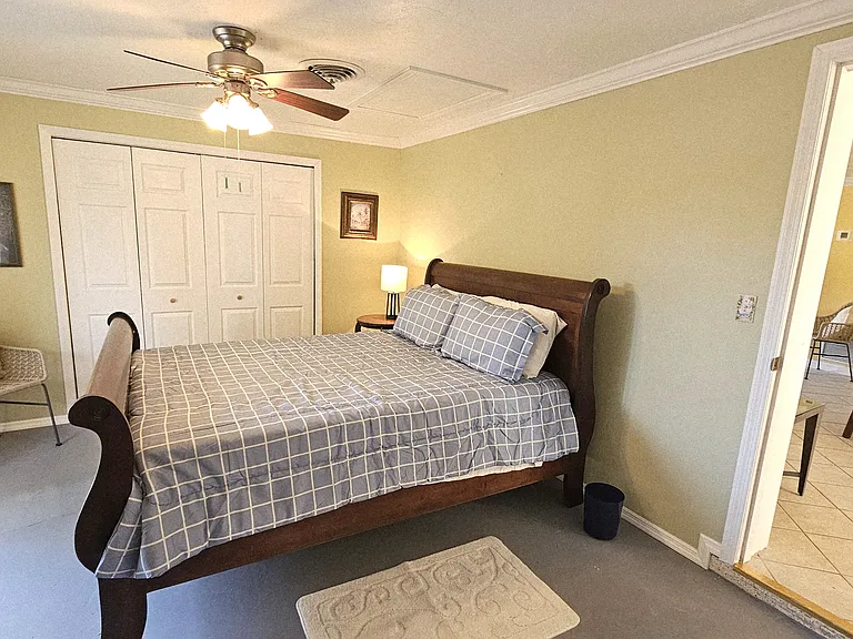 Master bedroom-Queen