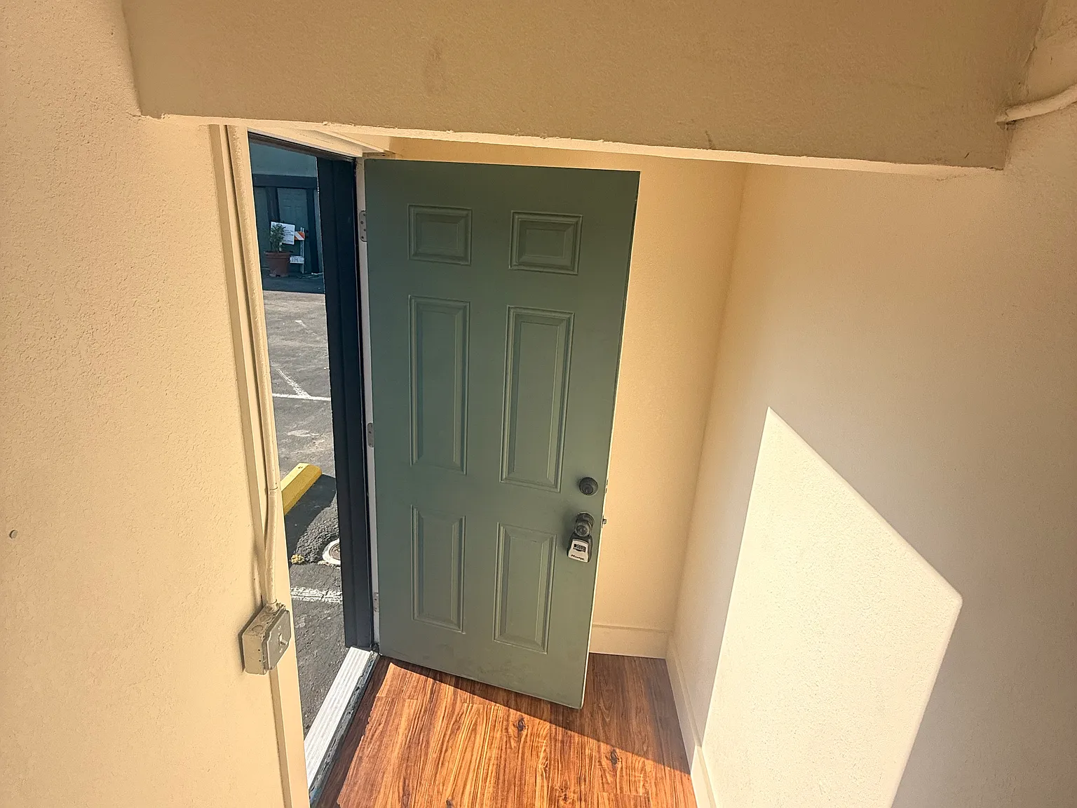 Studio, 1.5 bath, 1500 sqft, $2,700 — Photo 2