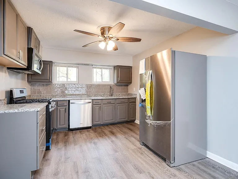 4516 Leslie Ave — Photo 6
