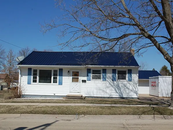 110 E Summit St, Maquoketa, IA 52060