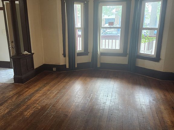 5th image of 210 S 6th St APT 1