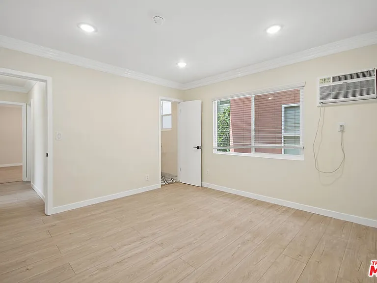 1215 N Hayworth Ave #206 — Photo 9