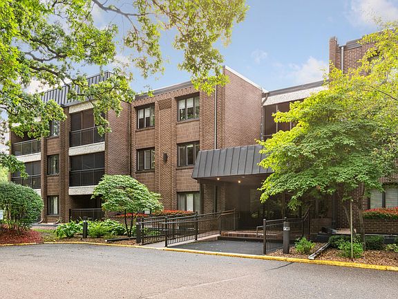 2nd image of 3412 Oak Ridge Rd APT 211