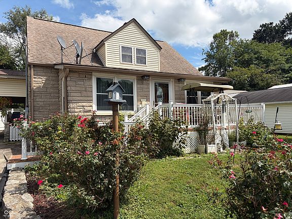 2nd image of 702 NW 2nd St