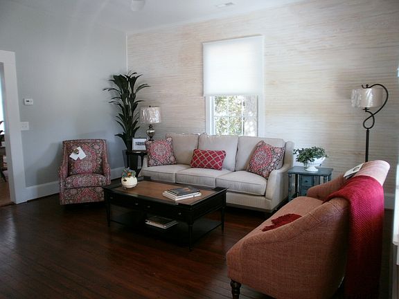 4th image of 906 W 2nd Ave