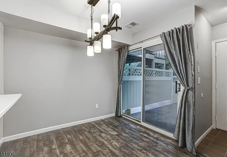 7 Sussex Ct — Photo 8