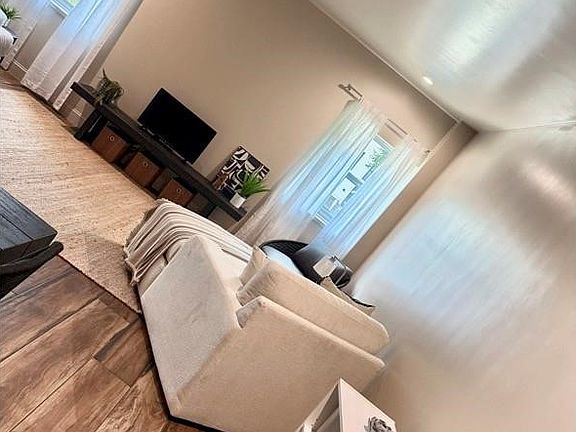 5th image of 6211 W Northwest Hwy APT G224