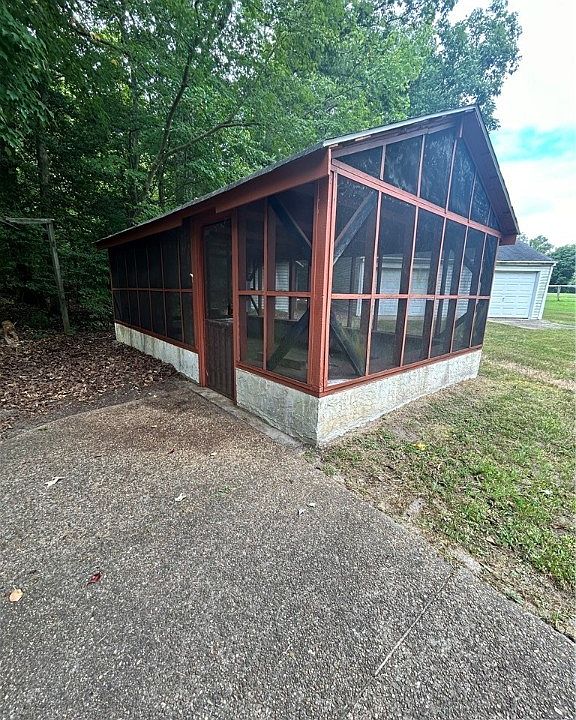 2nd image of 9595 Barnes Rd