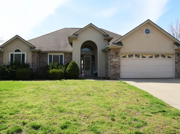 225 Spurgeon Dr, Seymour, IN 47274