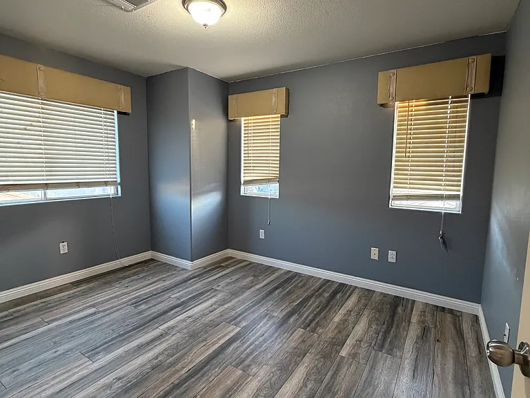 10424 Chandra Ave — Photo 19