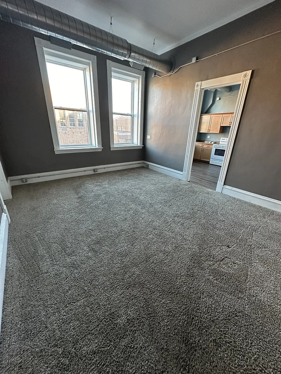 Building Photo - 112 S Mill St #2