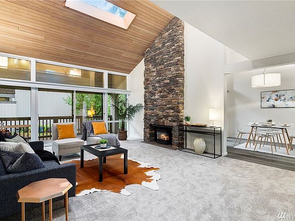 4th image of 2426 Sahalee Dr W