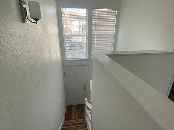 5th image of 912 W 22nd 1/2 St APT E