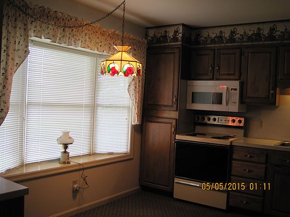 Bay window brightens kitchen